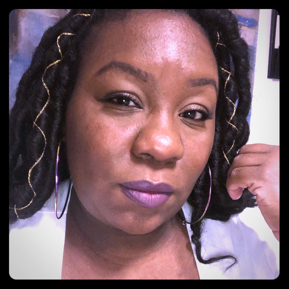 Meet your Posher, Latisha